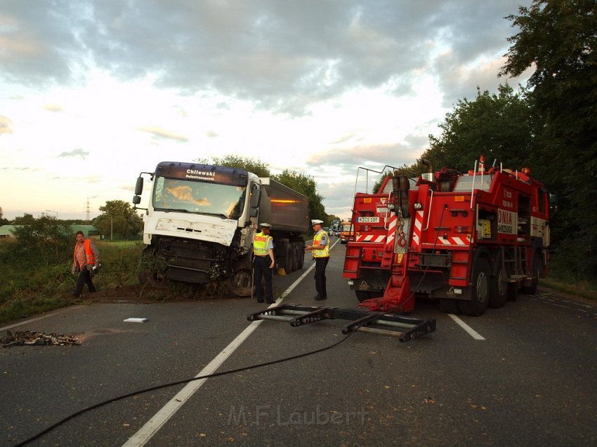 Schwerer VU Koeln Immendorf Kerkraderstr P466.JPG